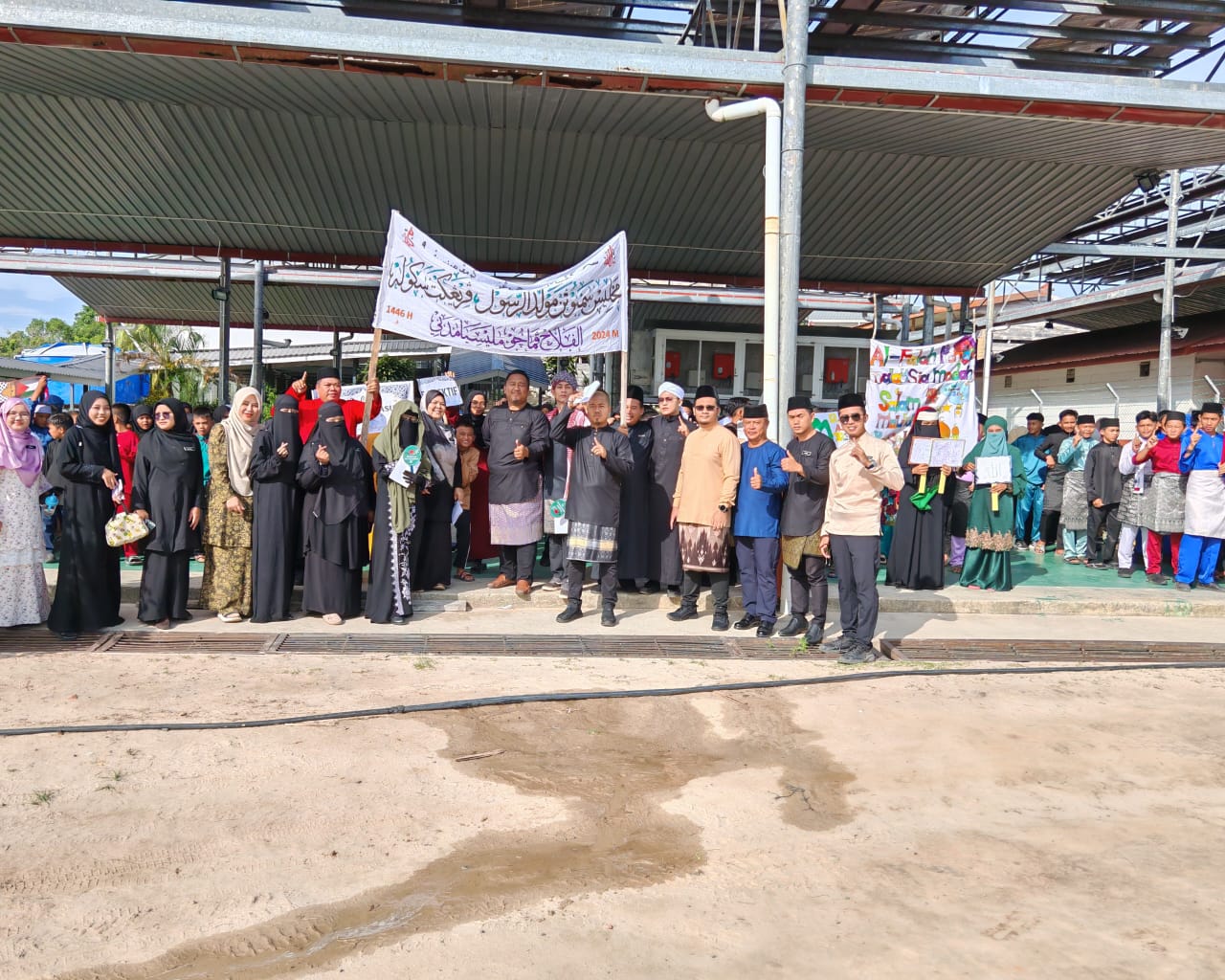 Perarakan warga sekolah